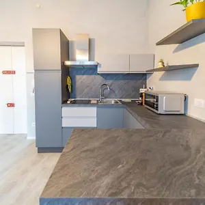 https://parma-central-apartments.emilia-romagnahotels.net